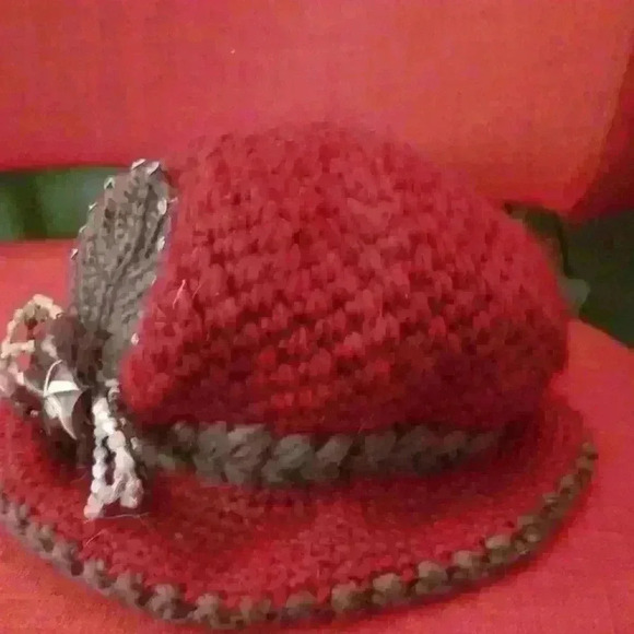 Warm red winter hat one size - Picture 2 of 3